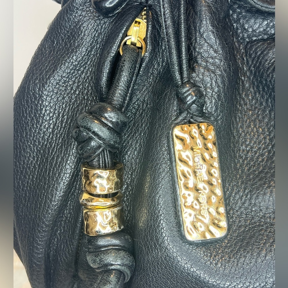 MICHAEL KORS BLACK ROSLYN LEATHER
SHOULDER BAG “THE ROSLYN” - Picture 5 of 16